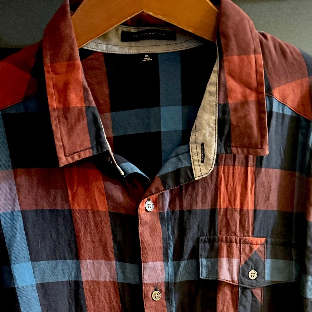 XL Travis Mathew Button Up